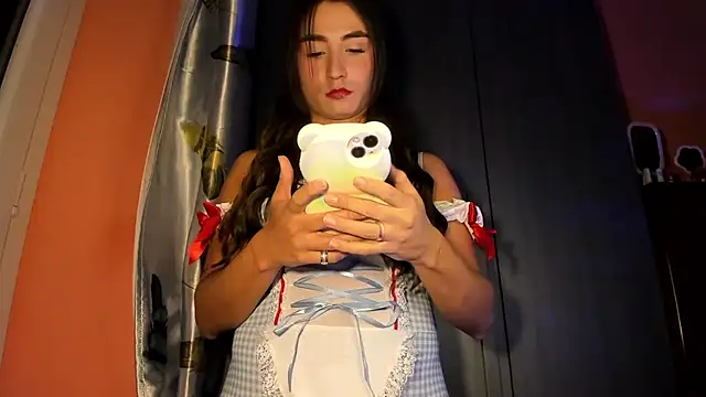 Snapshot of wanderlustxxx_ chatting on November 19, 5:35 pm wanderlustxxx online show from November 19, 5:35 pm