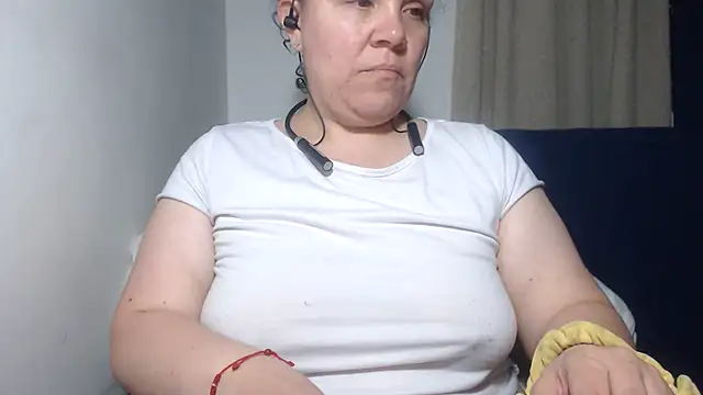 agathamiller01 online show from September 11, 3:06 am