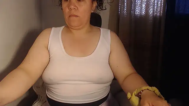 Snapshot of agathamiller01 chatting on July 6, 11:29 am agathamiller01 online show from July 6, 11:29 am
