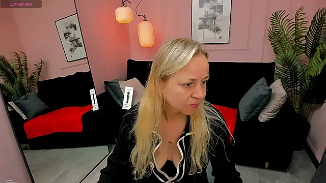 Snapshot of GabrielGold chatting on May 15, 8:49 pm GabrielGold online show from May 15, 8:49 pm