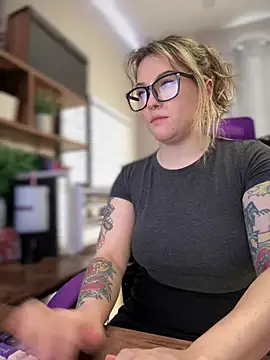 Snapshot of JennKenobi chatting on February 19, 6:10 pm JennKenobi online show from February 19, 6:10 pm