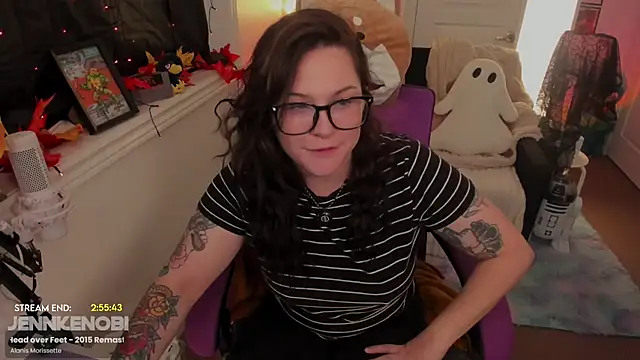 Snapshot of JennKenobi chatting on October 7, 4:26 pm JennKenobi online show from October 7, 4:26 pm