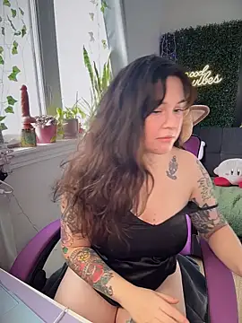 JennKenobi online show from March 4, 3:40 pm