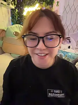 Snapshot of JennKenobi chatting on July 16, 2:45 pm JennKenobi online show from July 16, 2:45 pm