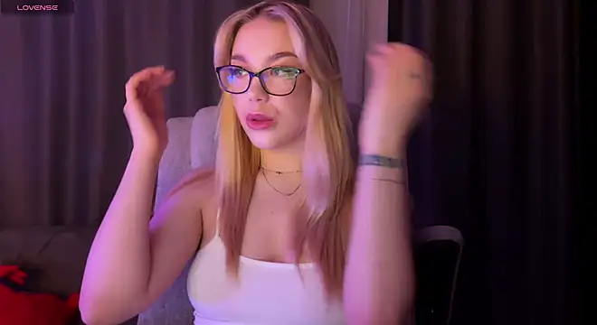 Snapshot of ariashaa chatting on February 5, 3:49 pm ariashaa online show from February 5, 3:49 pm