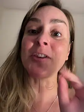 Snapshot of misslulipop chatting on February 21, 1:44 pm misslulipop online show from February 21, 1:44 pm