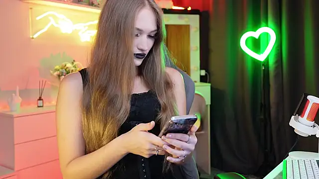 Snapshot of MrsTenderBeast chatting on October 10, 5:01 pm MrsTenderBeast online show from October 10, 5:01 pm