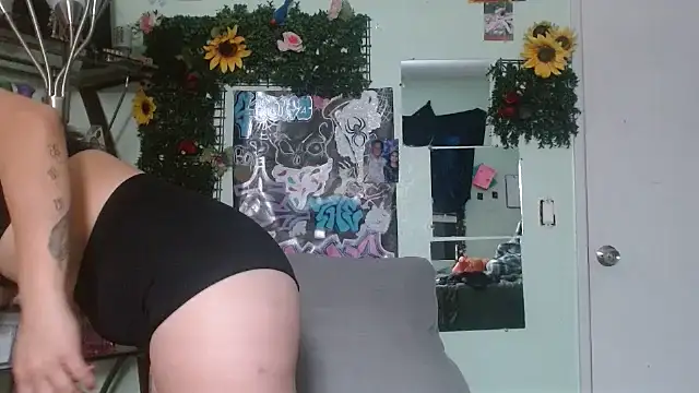 Snapshot of Yescuhh420 chatting on November 27, 8:22 pm Yescuhh420 online show from November 27, 8:22 pm