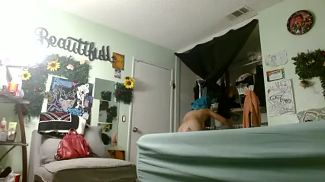 Snapshot of Yescuhh420 chatting on December 19, 3:46 am Yescuhh420 online show from December 19, 3:46 am