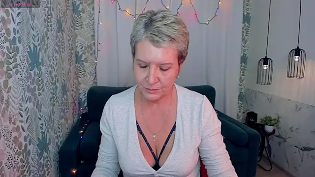 Snapshot of KathySunn chatting on January 3, 7:39 pm KathySunn online show from January 3, 7:39 pm
