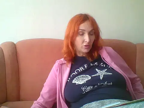 Snapshot of MssAngela chatting on October 20, 8:04 am MssAngela online show from October 20, 8:04 am