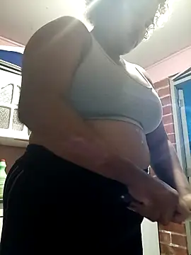 Snapshot of Hilarybunnyy chatting on February 24, 11:58 pm Hilarybunnyy online show from February 24, 11:58 pm