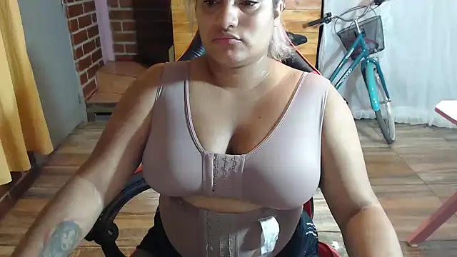 Snapshot of Hilarybunnyy chatting on March 14, 1:55 am Hilarybunnyy online show from March 14, 1:55 am