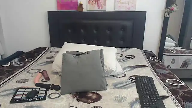 katiehotx online show from March 28, 1:22 pm