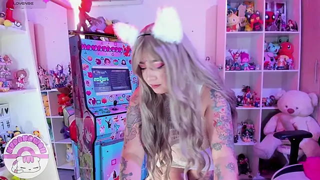 Snapshot of meda_kawaii_ chatting on February 5, 1:00 pm meda kawaii  online show from February 5, 1:00 pm