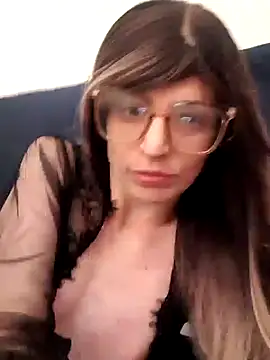 Snapshot of LouGabriel chatting on February 16, 8:21 am LouGabriel online show from February 16, 8:21 am