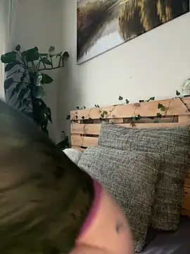 Snapshot of MenaDreadfull chatting on March 28, 3:11 pm MenaDreadfull online show from March 28, 3:11 pm