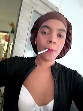 Snapshot of Katiiahotbaby chatting on December 19, 2:02 pm Katiiahotbaby online show from December 19, 2:02 pm