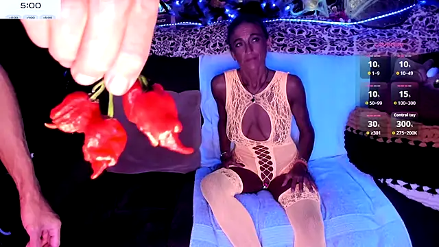 Snapshot of ShannNikkii420 chatting on October 20, 1:17 am ShannNikkii420 online show from October 20, 1:17 am