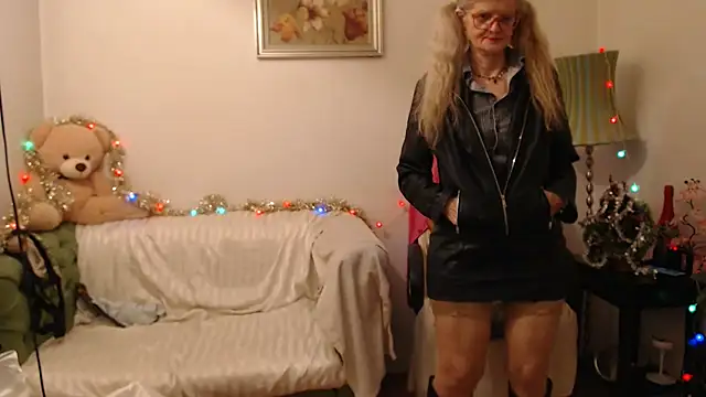 Snapshot of BlairFort chatting on December 15, 2:05 pm BlairFort online show from December 15, 2:05 pm