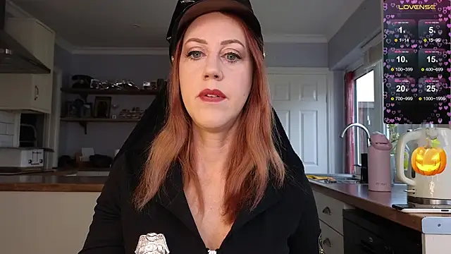 stripmequick online show from October 31, 11:00 am