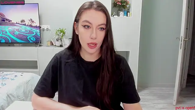 JuliaDiksonX online show from December 8, 2:09 pm