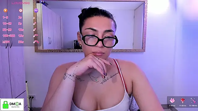 Snapshot of EricaVanderhill chatting on July 6, 7:49 pm EricaVanderhill online show from July 6, 7:49 pm