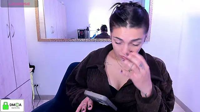Snapshot of EricaVanderhill chatting on July 10, 6:54 pm EricaVanderhill online show from July 10, 6:54 pm