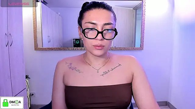 Snapshot of EricaVanderhill chatting on July 27, 10:50 pm EricaVanderhill online show from July 27, 10:50 pm