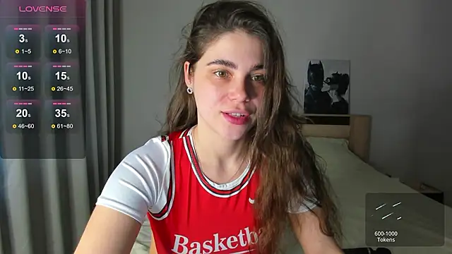 Snapshot of Bella_Foryou chatting on March 28, 4:12 am Bella Foryou online show from March 28, 4:12 am