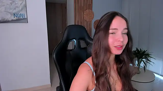 AnnieHallX online show from May 17, 8:38 pm