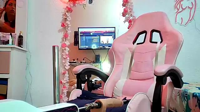 Snapshot of Dulce_Maria05 chatting on December 23, 10:33 pm Dulce Maria05 online show from December 23, 10:33 pm