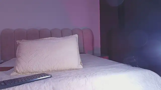 sofi decker online show from November 29, 11:57 am