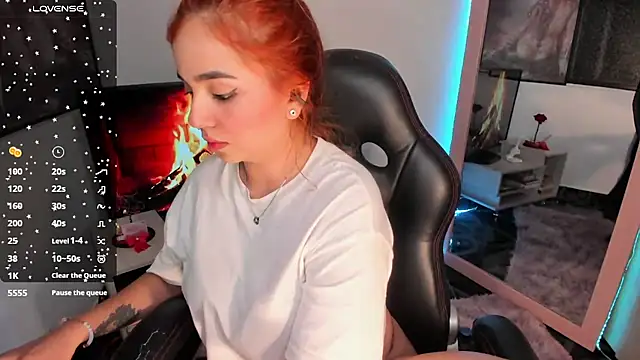 Snapshot of GiaBrooksX chatting on March 17, 7:24 am GiaBrooksX online show from March 17, 7:24 am