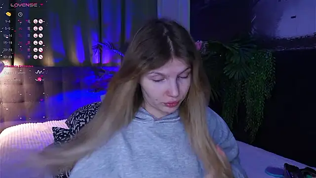 Snapshot of _aleksa_ chatting on December 6, 5:53 am aleksa online show from December 6, 5:53 am