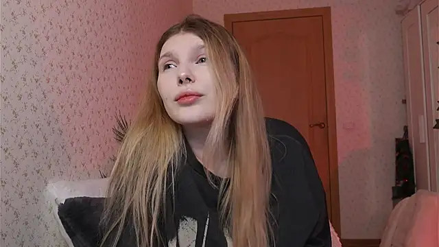 Snapshot of _aleksa_ chatting on December 9, 12:30 pm aleksa online show from December 9, 12:30 pm