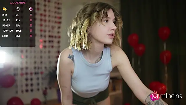 Snapshot of melanielwithu chatting on February 8, 9:07 pm melanielwithu online show from February 8, 9:07 pm