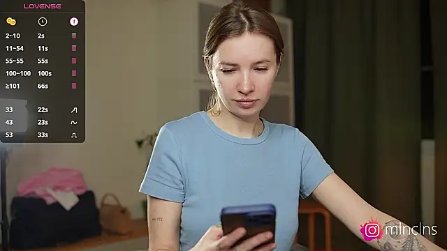 Snapshot of melanielwithu chatting on February 23, 7:33 pm melanielwithu online show from February 23, 7:33 pm