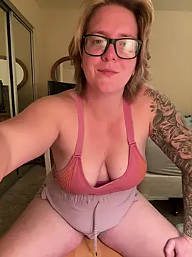 Lizzyloo online show from February 3, 2:02 pm