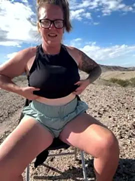 Snapshot of Lizzyloo chatting on January 8, 8:11 pm Lizzyloo online show from January 8, 8:11 pm