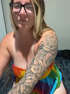 Snapshot of Lizzyloo chatting on February 27, 3:34 pm Lizzyloo online show from February 27, 3:34 pm