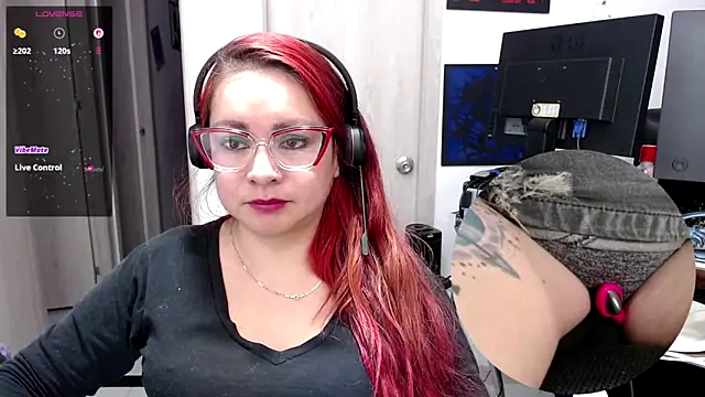 Snapshot of kyobiker chatting on November 30, 12:03 am kyobiker online show from November 30, 12:03 am