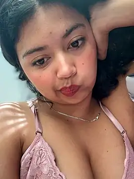 Snapshot of Peach_Girll chatting on February 10, 2:10 pm Peach Girll online show from February 10, 2:10 pm