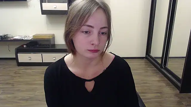 Laralianna online show from December 1, 6:30 pm