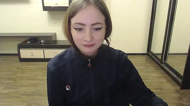 Laralianna online show from December 13, 3:43 pm