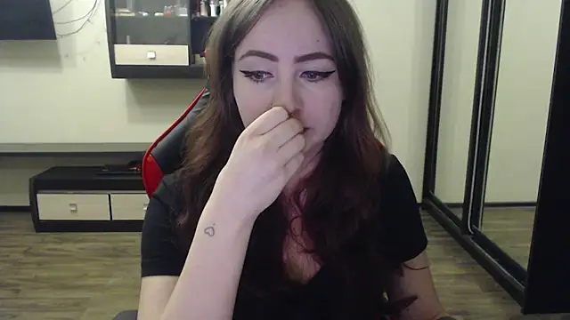 Laralianna online show from February 25, 4:00 pm