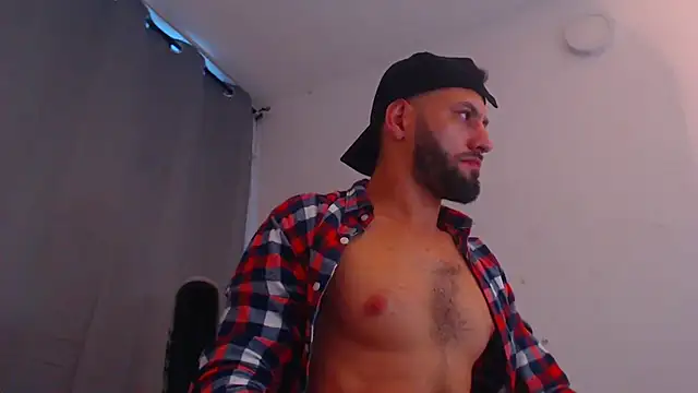 Snapshot of Oliverdrew_1 chatting on January 25, 11:00 pm Oliverdrew 1 online show from January 25, 11:00 pm