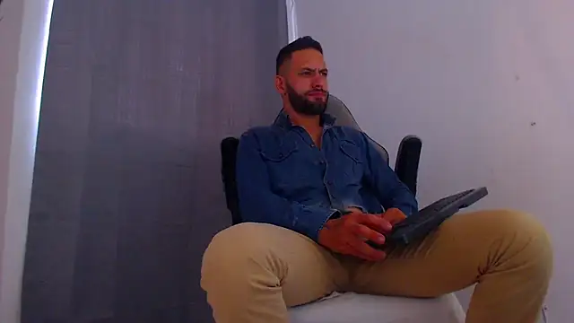 Snapshot of Oliverdrew_1 chatting on January 28, 9:19 pm Oliverdrew 1 online show from January 28, 9:19 pm