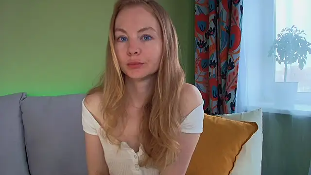 Cuddle Cat online show from April 12, 5:56 am