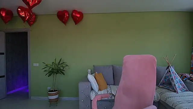 Cuddle Cat online show from June 13, 6:00 am